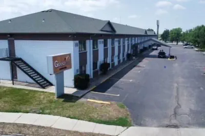 Photo 2 - Grand Inn Fargo