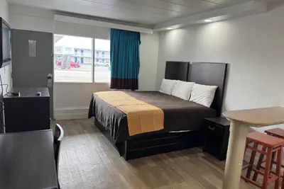 Photo 5 - Belmont Inn And Suites