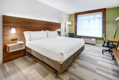 Photo 2 - Holiday Inn Express Woodbridge by IHG