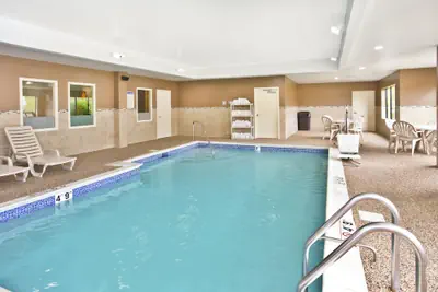 Photo 5 - Holiday Inn Express & Suites Bradley Airport by IHG