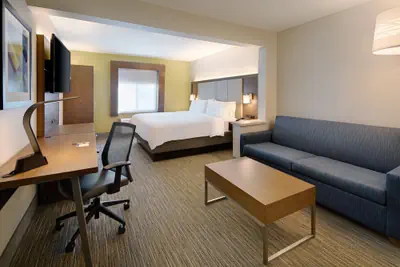 Photo 4 - Holiday Inn Express & Suites Bradley Airport by IHG