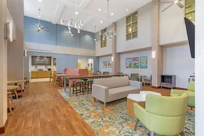 Photo 3 - Hampton Inn & Suites Plymouth