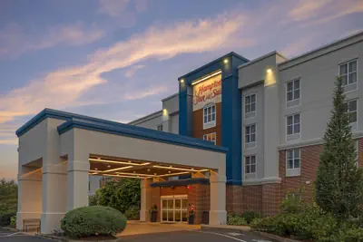 Photo 2 - Hampton Inn & Suites Plymouth