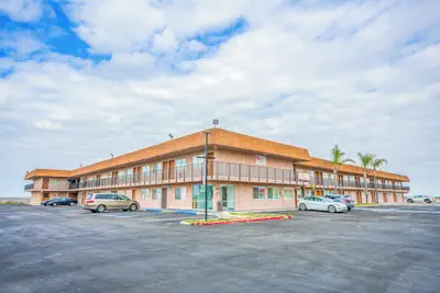 Photo 2 - Economy Inn Buttonwillow Bakersfield I-5