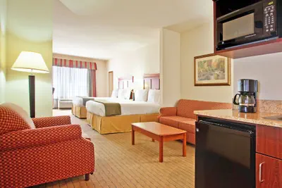 Photo 4 - Holiday Inn Express Hotel & Suites Dyersburg by IHG