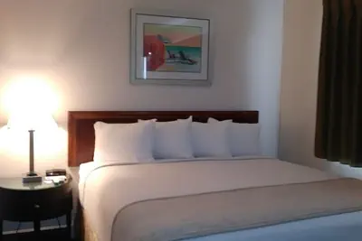 Photo 4 - Beach Place Hotel
