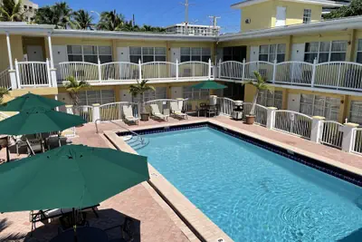 Photo 2 - Beach Place Hotel