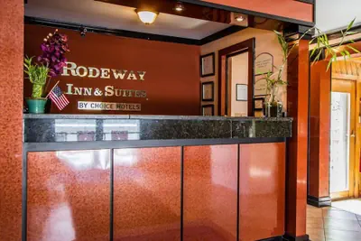 Photo 3 - Rodeway Inn & Suites Brunswick near Hwy 1