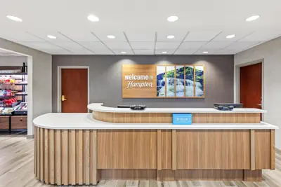 Photo 5 - Hampton Inn & Suites Grove City