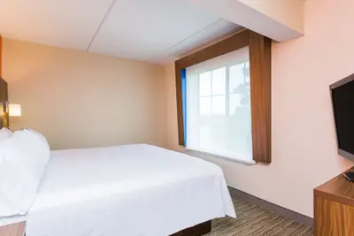 Photo 5 - Holiday Inn Express and Suites - Petersburg - Fort Lee by IHG