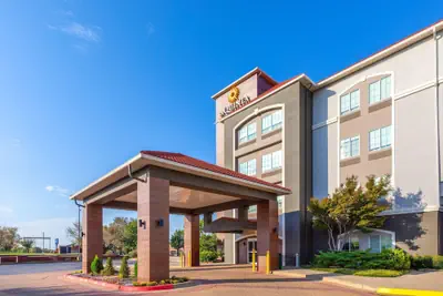 Photo 2 - La Quinta Inn & Suites by Wyndham Oklahoma City - Moore