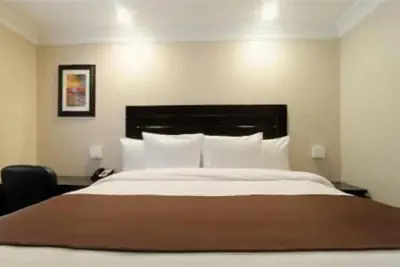 Photo 4 - Raincross Hotel