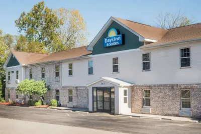 Photo 2 - Days Inn & Suites by Wyndham Sellersburg