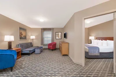 Photo 5 - Days Inn & Suites by Wyndham Sellersburg