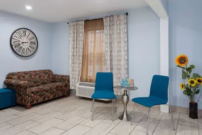 Photo 4 - Days Inn & Suites by Wyndham Sellersburg