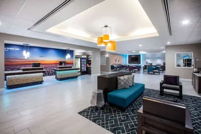 Photo 4 - La Quinta Inn & Suites by Wyndham Lubbock North