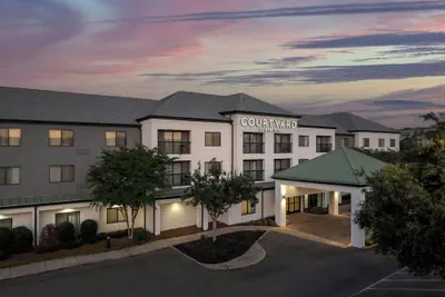 Photo 2 - Courtyard by Marriott Hattiesburg