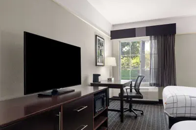 Photo 5 - La Quinta Inn & Suites by Wyndham Santa Clarita - Valencia
