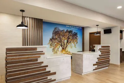 Photo 3 - La Quinta Inn & Suites by Wyndham Santa Clarita - Valencia