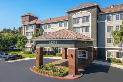 Photo 2 - La Quinta Inn & Suites by Wyndham Santa Clarita - Valencia
