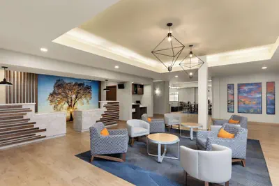 Photo 4 - La Quinta Inn & Suites by Wyndham Santa Clarita - Valencia