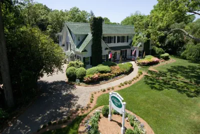 Photo 2 - Morehead Inn