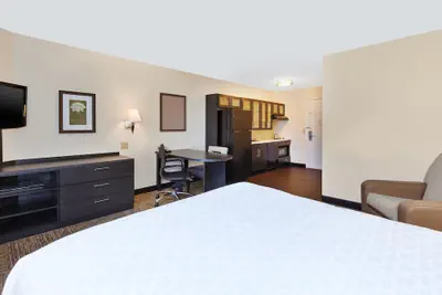 Photo 3 - Candlewood Suites Polaris by IHG