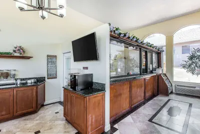 Photo 4 - Rodeway Inn & Suites Canyon Lake-Menifee West