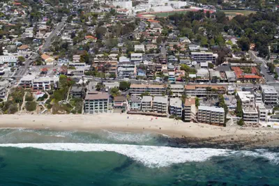 Photo 2 - Pacific Edge Hotel