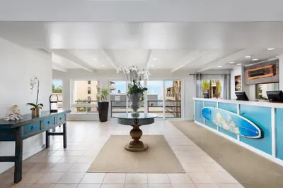 Photo 4 - Pacific Edge Hotel
