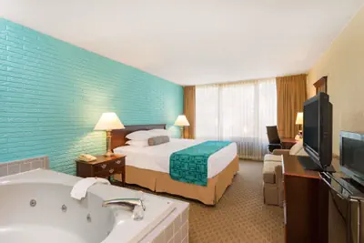 Photo 5 - Howard Johnson by Wyndham Williamsburg