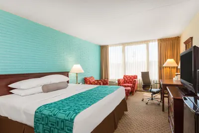 Photo 2 - Howard Johnson by Wyndham Williamsburg