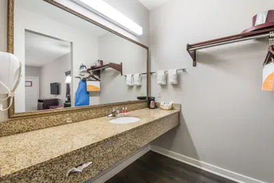 Photo 5 - Bryant Inn & Suites