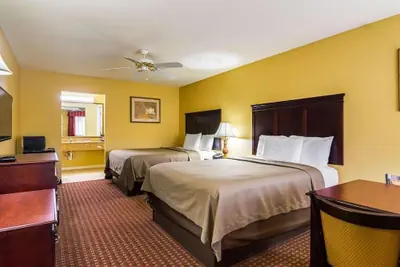 Photo 4 - Bryant Inn & Suites