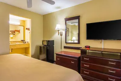 Photo 3 - Bryant Inn & Suites