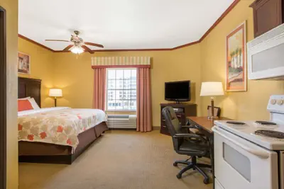 Photo 5 - Hawthorn Extended Stay by Wyndham Corpus Christi Padre Is