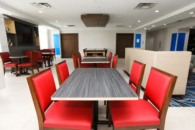 Photo 5 - Holiday Inn Express : Hillsboro I-35 by IHG