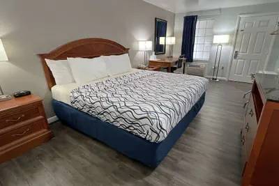 Photo 4 - Americas Best Value Inn Lancaster