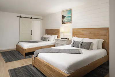 Photo 5 - The Surfbreak Hotel