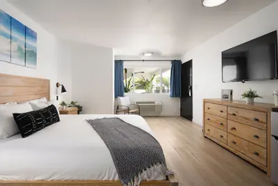 Photo 4 - The Surfbreak Hotel