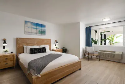 Photo 3 - The Surfbreak Hotel