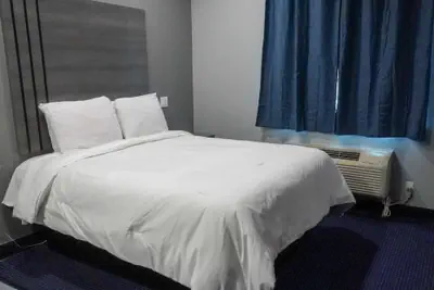 Photo 4 - Americas Best Value Inn & Suites Bush Intl Airport