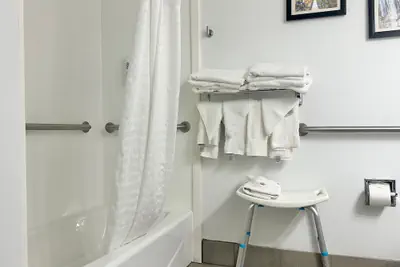Photo 4 - Comfort Inn & Suites Calhoun South