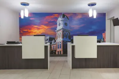 Photo 3 - La Quinta Inn & Suites by Wyndham Covington