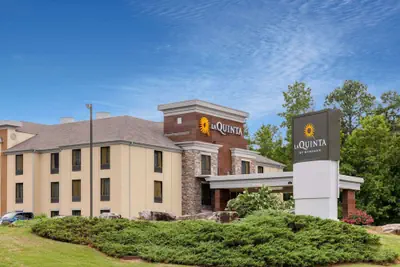 Photo 2 - La Quinta Inn & Suites by Wyndham Covington