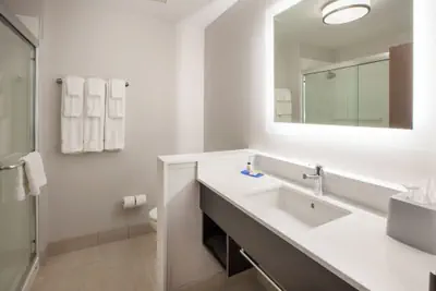 Photo 4 - Holiday Inn Express Hotel & Suites River Park by IHG