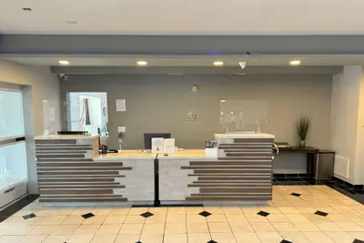 Photo 3 - La Quinta Inn & Suites by Wyndham Tulare