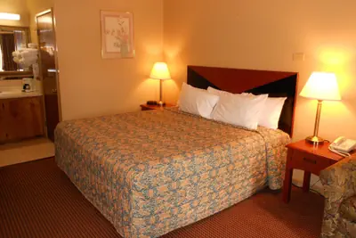 Photo 2 - McClellan Inn Anniston