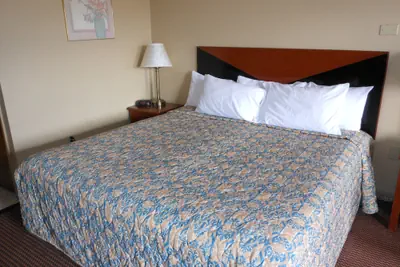 Photo 3 - McClellan Inn Anniston