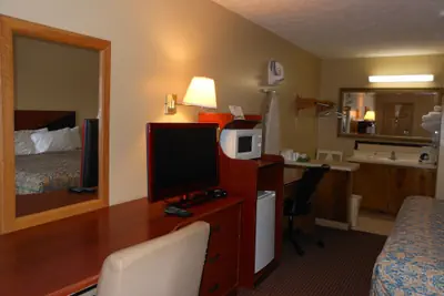 Photo 5 - McClellan Inn Anniston